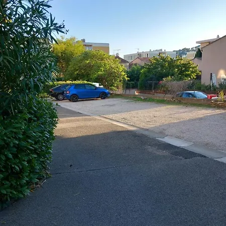 Dans Calme Et Parking Prive Lägenhet *