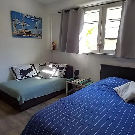 Appartement/studio Dans Petite Calme Apartmán *