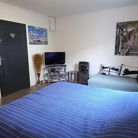 Appartement/studio Dans Petite Calme *